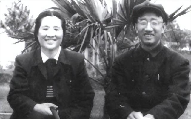 她做过徐向前秘书，后来成为徐向前夫人，唯一的儿子晋升中将
