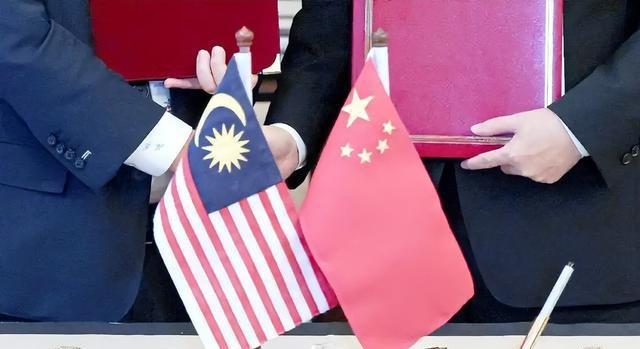 东盟也要变天了，印尼终于清醒，柬埔寨被摁着摩擦不是偶然的