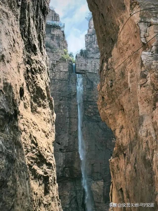 山西河津梯子崖攀可登天