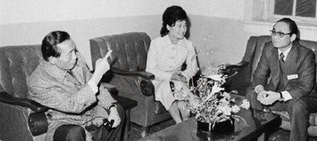 73岁朴槿惠晚年生活：没有丈夫和儿女住别墅，蓝颜柳荣夏寸步不离