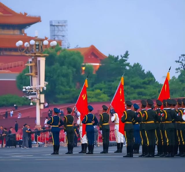 谢霆锋也没想到，张柏芝会因阅兵当天的一特殊举动，实现口碑暴增