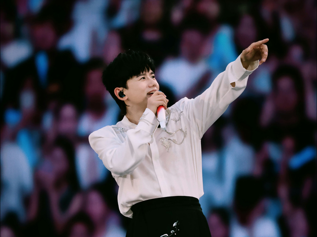 央媒发文，42岁张杰高调官宣喜讯，全网恭喜，终于等到这一天