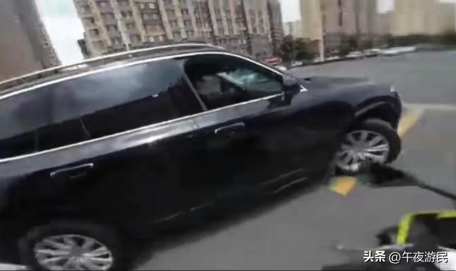 男子别停摩托车还骂人后续，身份被扒正脸曝光，警方介入拘留4天