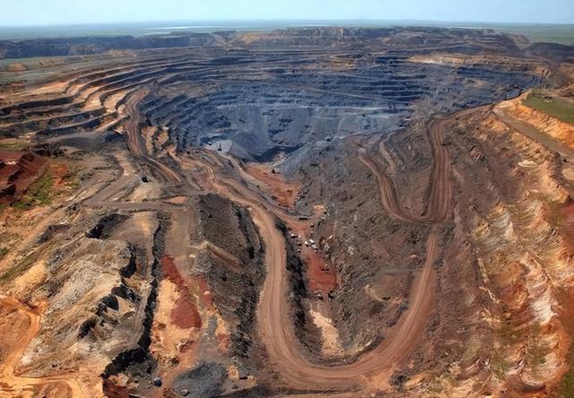 特朗普最担心的事，还是发生了，中方稀土是否放开，终于给了准话