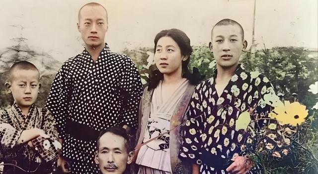 女间谍川岛芳子真实相貌：跟影视中差别太大，图4是玷污她的养父