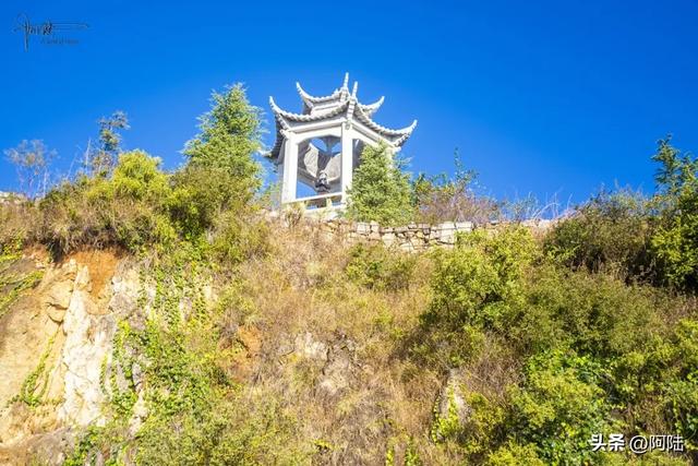 大理郊外的G214国道有个观景台，是只适合骑友去打卡的好去处