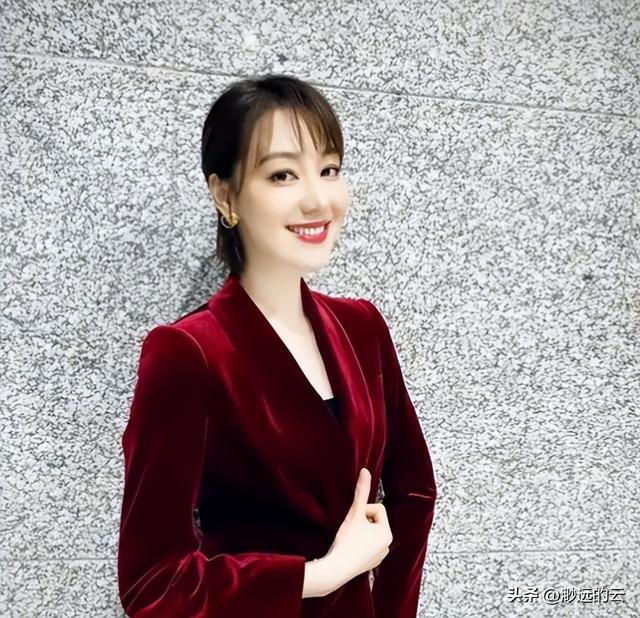 讨好大佬，陪睡上位，遭央视“开除”	，她身上的标签哪个才是真的