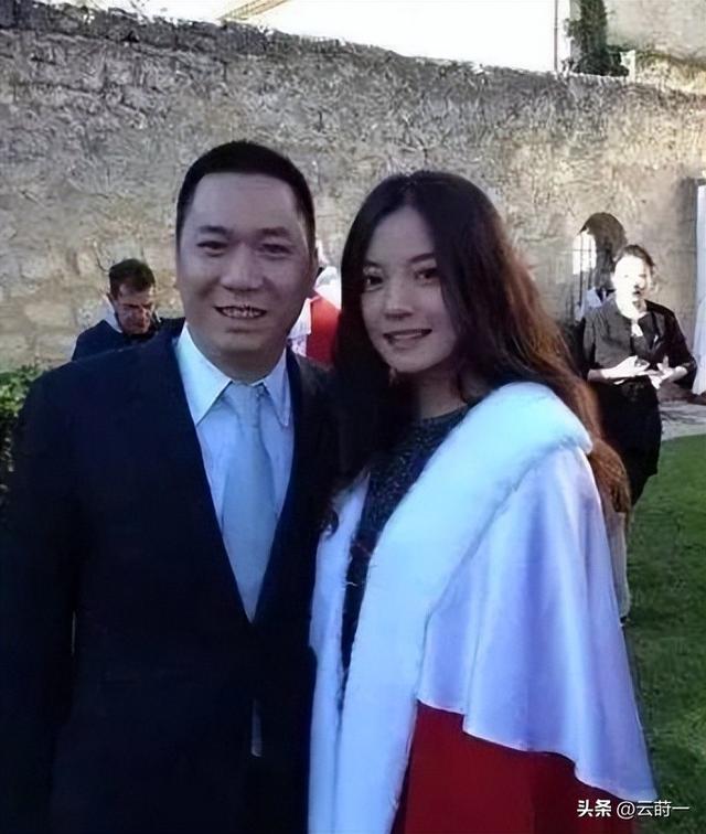 黄有龙做梦也没想到	，自己花重金培养大的女儿，竟给赵薇做了嫁衣