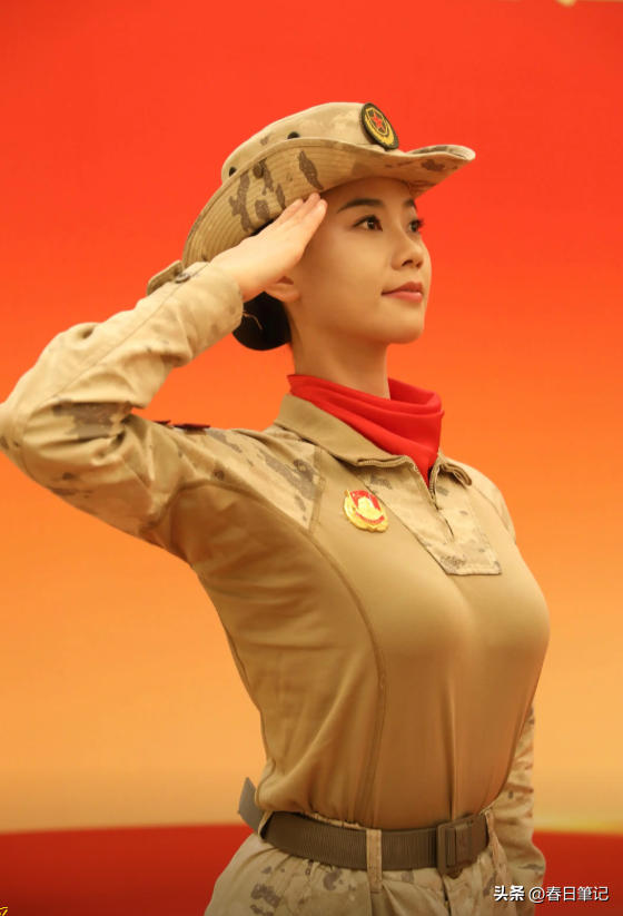 这才是该追的星！女民兵李思颖阅兵回家后仅半天，又有一个新身份