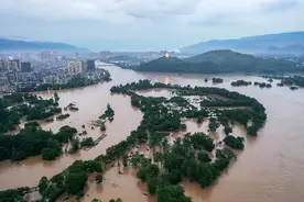 新闻眼｜广西桂林市区漓江水倒灌，防汛应急响应已提升为Ⅰ级图片