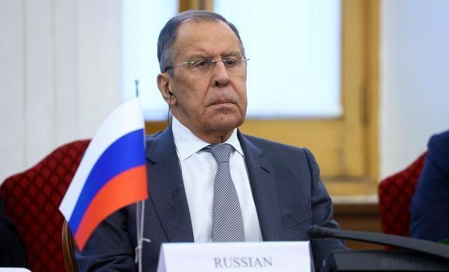 中国首次提“侵略”2字，高市早苗甩出妙计	，把日本的帮手全找来