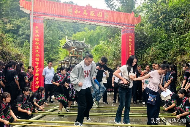国庆佳节：石阡坪山佛顶山村好戏连台人流如潮