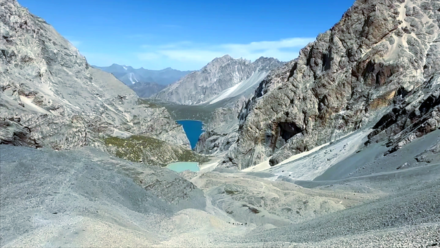 驴友徒步乌孙古道，无视牧民警告强行过河，结果家属将多方起诉
