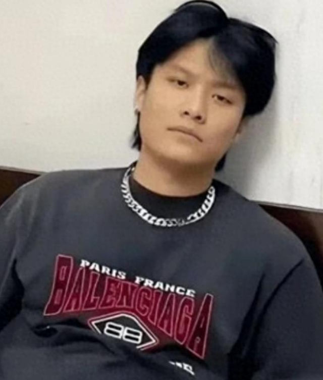 装疯卖傻、丑态百出、利欲熏心，到底是谁捧红了这些跳梁小丑？