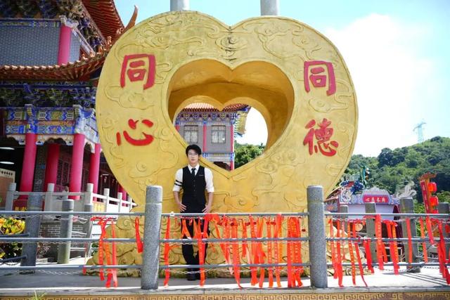 心动了无数次！男神@故里 领衔花美男舞动观音山，浪漫指数爆棚