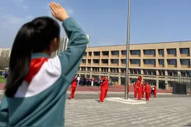 多彩校园 | 张店区齐润小学：缅怀革命先烈 赓续红色血脉图片