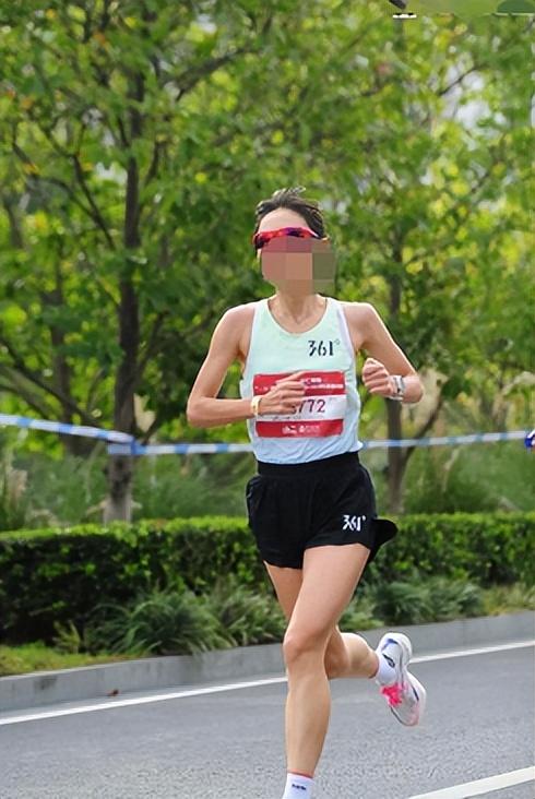 丈夫公开发声！官宣辞职才5天	，最快女护士竟走上了另一条上坡路