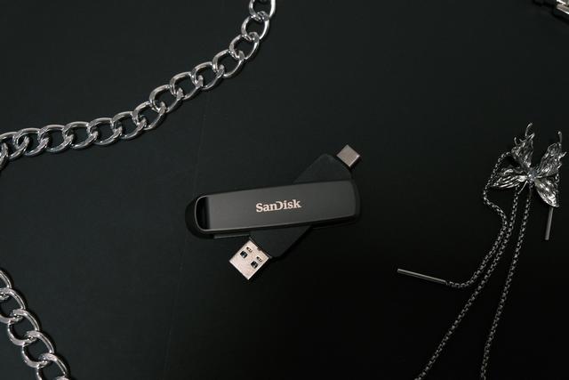 速度均为1000MB/s、容量可达2TB，还能接手机平板！新一代U盘解读