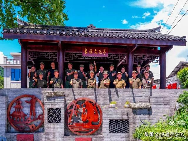 黄中广||丹霞奇峰擎天立 瑶乡赤壁映精魂