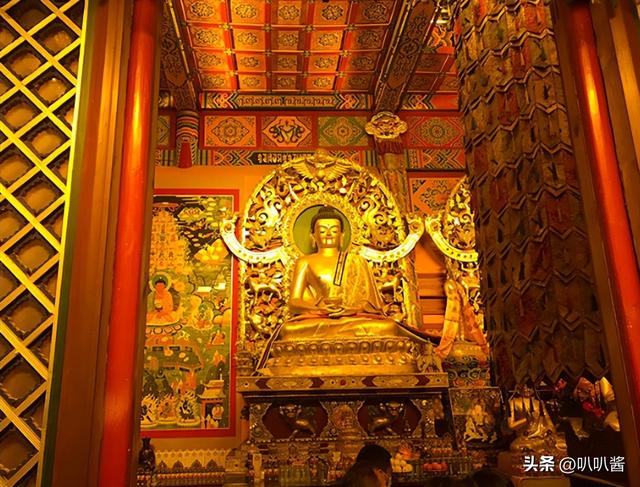 他用八年时间徒步走到拉萨，七步一叩首，7400里，竟磕出“天眼”