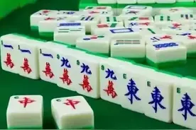 为什么打红中麻将经常输？分享红中麻将经典牌型打法。图片