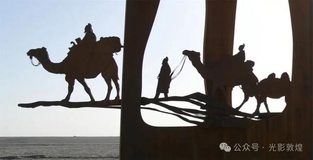 阳关玉门关旅游区大型雕塑“大漠驼铃”落成
