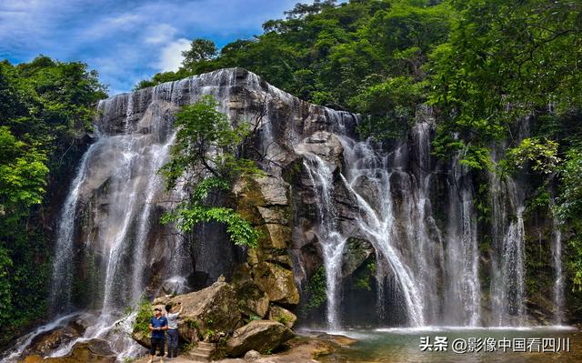 广东信宜：天马山引客来