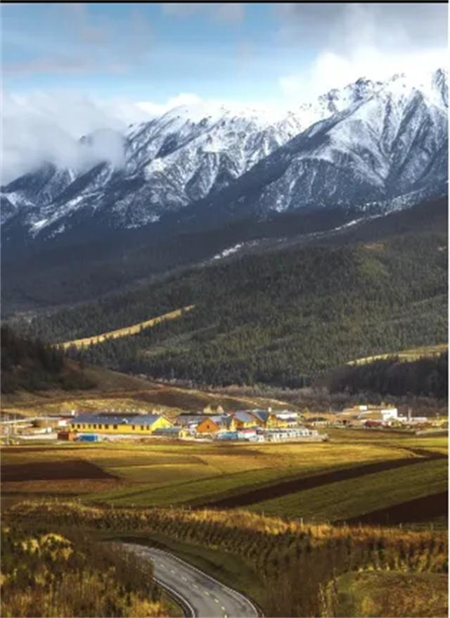 秋日自驾祁连 9 号公路：在山河与村落间感受美好