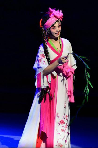 离婚18年才发现，身价上亿住四合院的李成儒，真的配不上史依弘