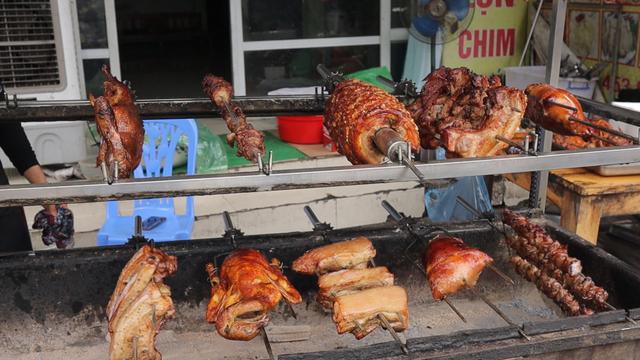 走进越南边境老街省，一桥之隔的中越城市差别有多大，对面是中国
