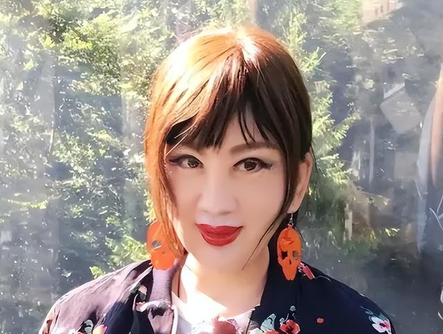 她是中国第一美妇，坐牢、离婚、拍三级片，还因太美被克林顿接见