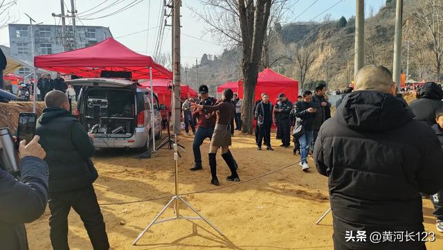 李园温泉最近火了,还真有点神奇,水温在30度左右