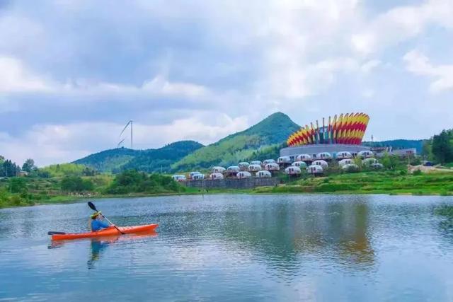 “云上花瑶”到底多好玩？！追雾漫山、清泉嬉水、篝火狂欢…从晨露一直清凉到星光！