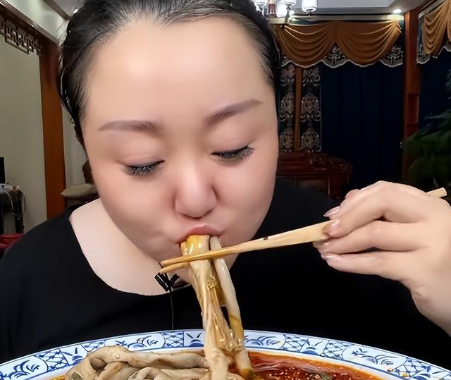 “女吃播三巨头”现状：脸像骷髅、摘除味觉神经，有人已立好遗嘱