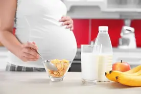孕期吃山楂螃蟹滑胎？医生提醒：孕期真正不能吃的是这3种食物图片