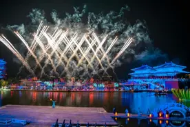 河南开封清明上河园：十一免费游园攻略来啦！新增全新演出、全新项目、全新菊展与您一起相约“演艺狂欢节”图片