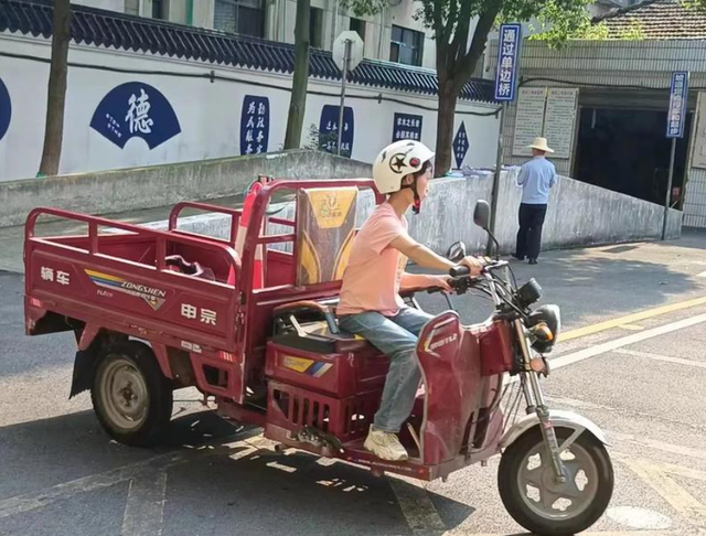 C1驾照可以增驾D照，满足这1个条件就行，汽车、摩托车随便骑