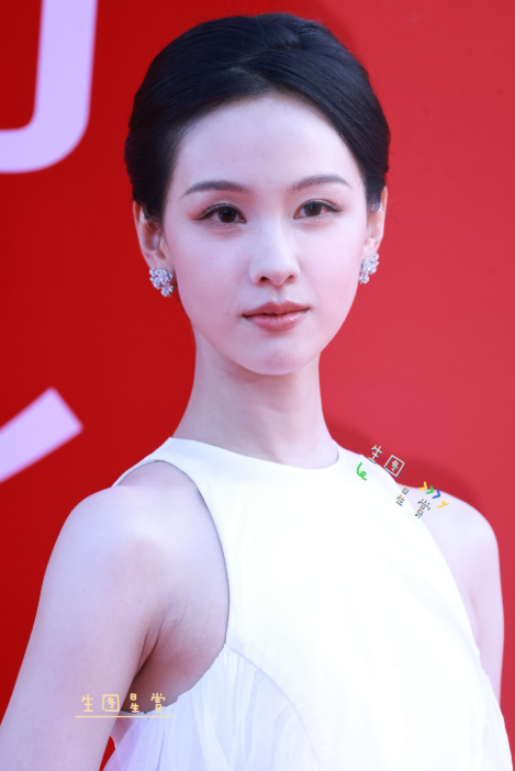 北京这一夜，妖艳四射的倪妮和娜扎，却败给了全裹出镜的刘涛
