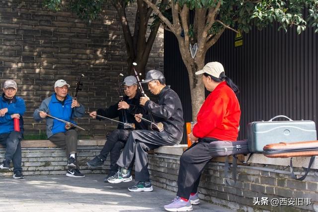 漫步在秋韵浓郁的环城公园（美图）