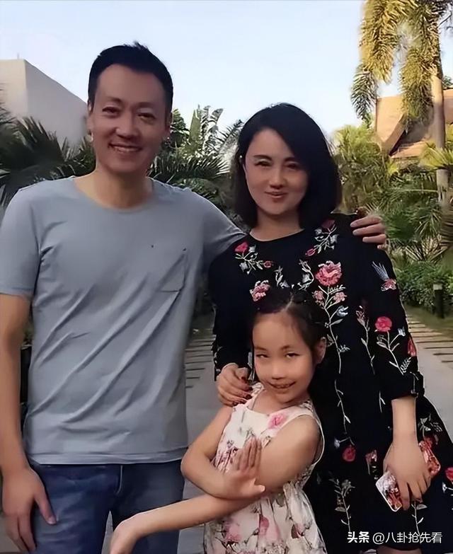 朱媛媛去世不到一年，52岁辛柏青现身春晚彩排，荒唐的事情发生了