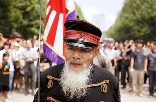 九旬日本退伍老兵还想打中国？被问为何执着，他说了3个原因