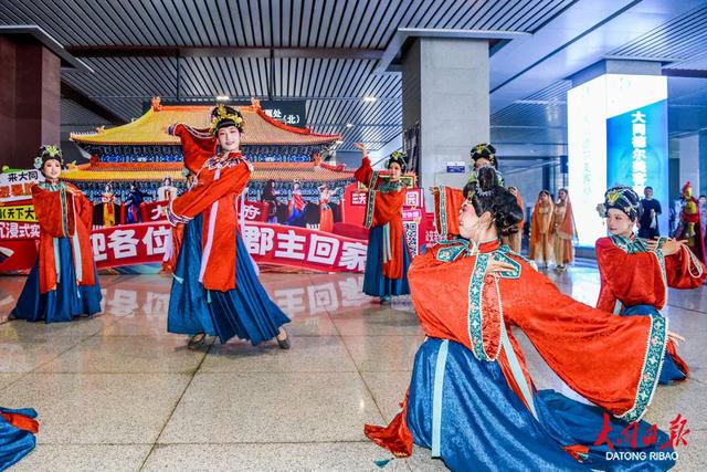 大同南站这场“明朝快闪秀”，让旅客出站即 “穿越” 平城~