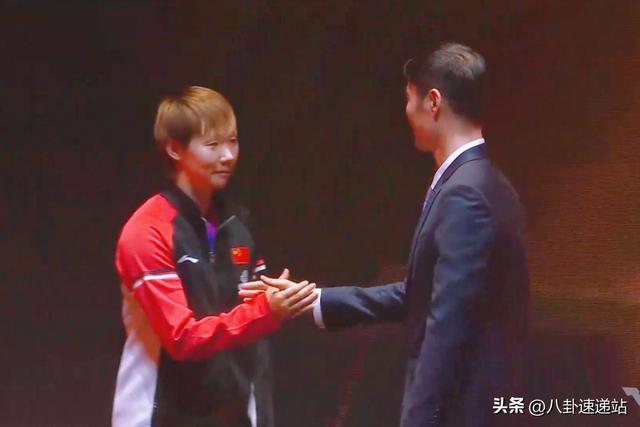 王曼昱获得双冠军才一天，饭圈就来了 她和孙颖莎一个举动破除流言