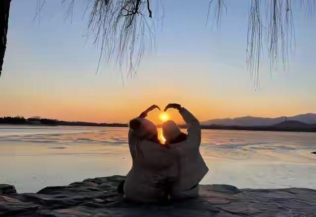 两性关系，惊人发现，60岁与异性靠近，根本不是桃花运！而是这个