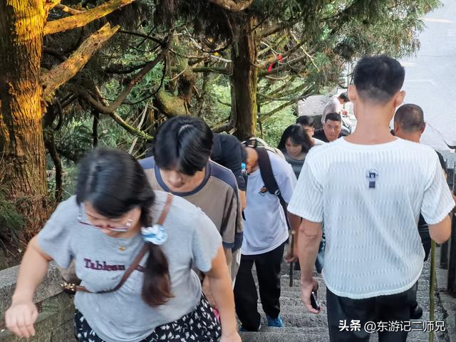 南岳衡山抬山夫，你知道一个月到底能挣多少钱吗？