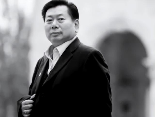 2007年，一台湾商人来到沈阳大帅府，对售票员说：我就不买票了吧