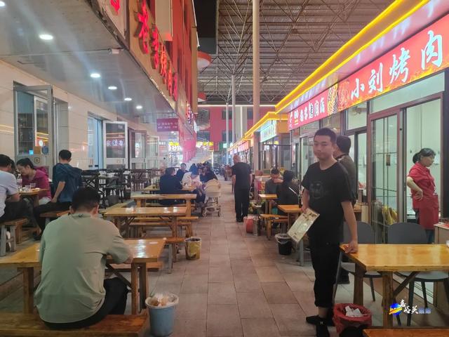 看到第几家你馋哭了🤔嘉峪关居然有这么多夜市？！快来选出你最中意的！