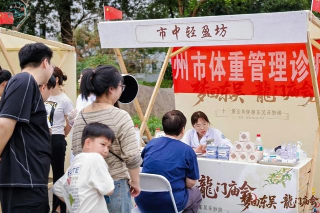 国庆中秋长假首日“炸”场！龙门古镇逛到腿软停不下来，美食吃到扶墙走！