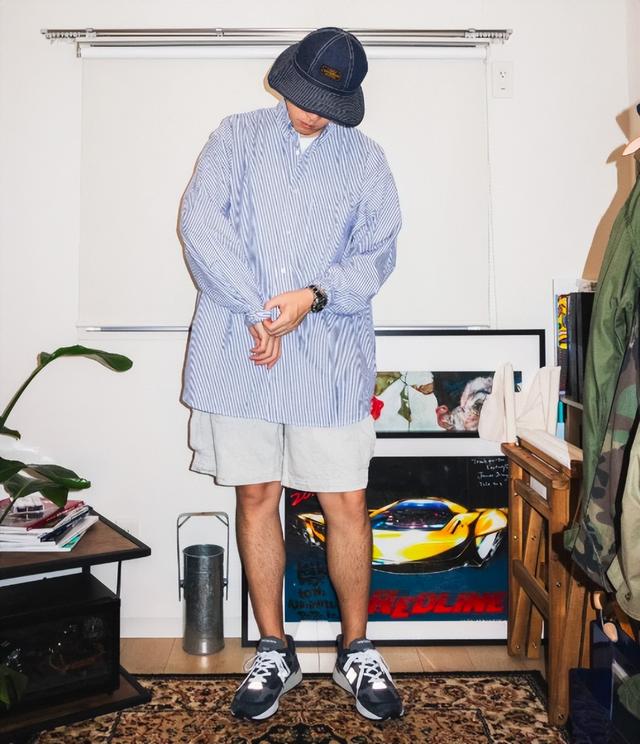 去北京才发现：小白鞋失宠了！满街的短裤+运动鞋的打扮，太帅了