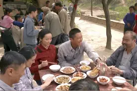 《平凡的世界》：“大锅饭”的受益者——底层干部小贪小占的现象图片